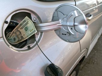 Бензин подорожает: бюджет страны пополнят за счет автомобилистов