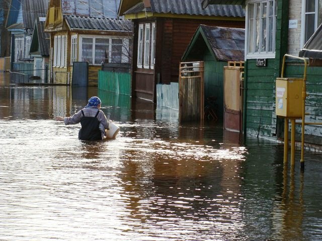 Вместо пострадавших от наводнения отдыхать к морю поехали дети чиновников