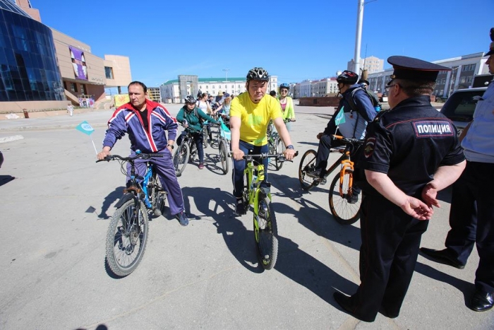 В Якутске состоялся экологический велопробег-субботник