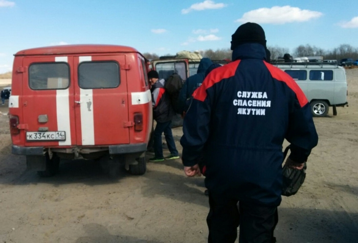 Якутские спасатели выехали в районы подтоплений для сопровождения паводка