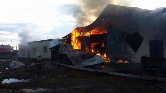 Больница в Амге и жилой дом в Усть-Нере пострадали от огня