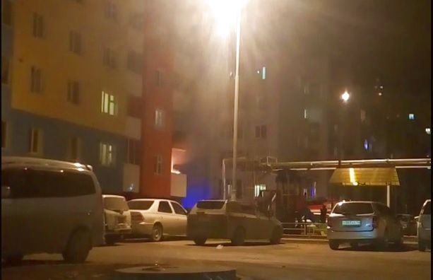 Неосторожное курение привело к пожару в 14 этажном доме в Якутске