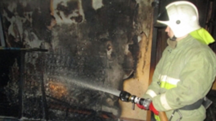 Квартиру и частный дом спасли от огня пожарные Якутска