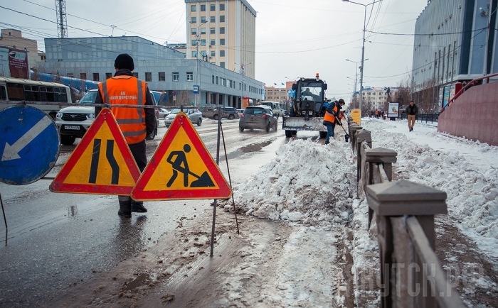 Городские службы вышли на усиленный режим уборки снега