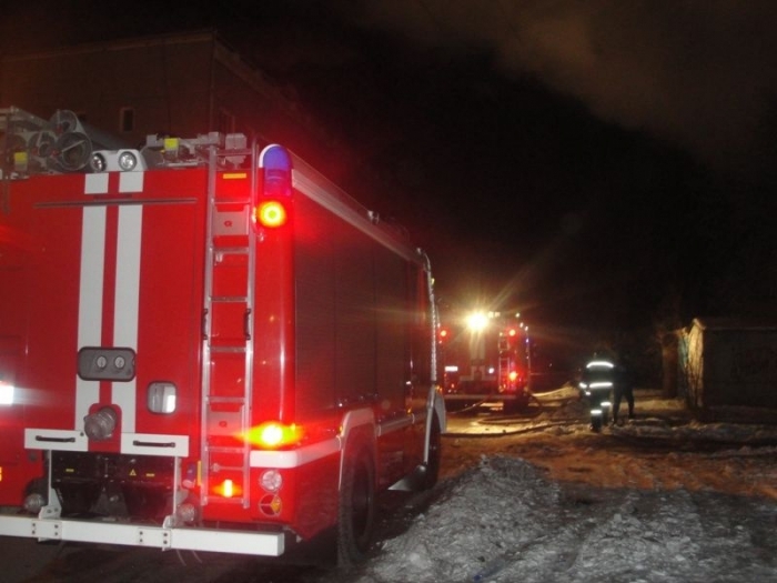 В Якутске на улице 8 марта возник пожар в частном жилом доме