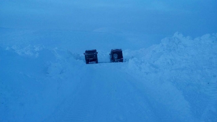 Продолжаются работы по расширению снегозаносимых участков в Усть-Янском районе