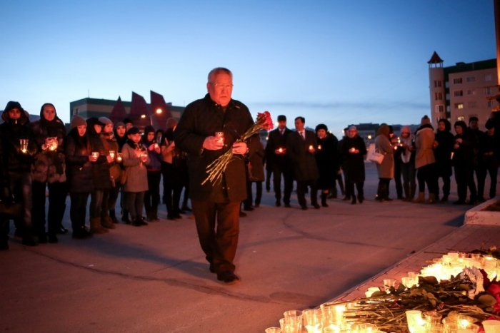 Егор Борисов принял участие в траурном мероприятии в память о погибших при взрыве в Санкт-Петербурге