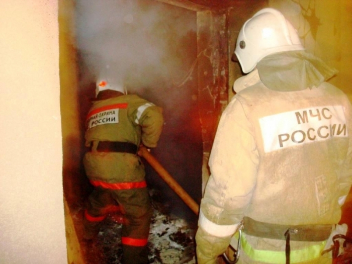 В Якутске при пожаре в жилом доме спасен человек