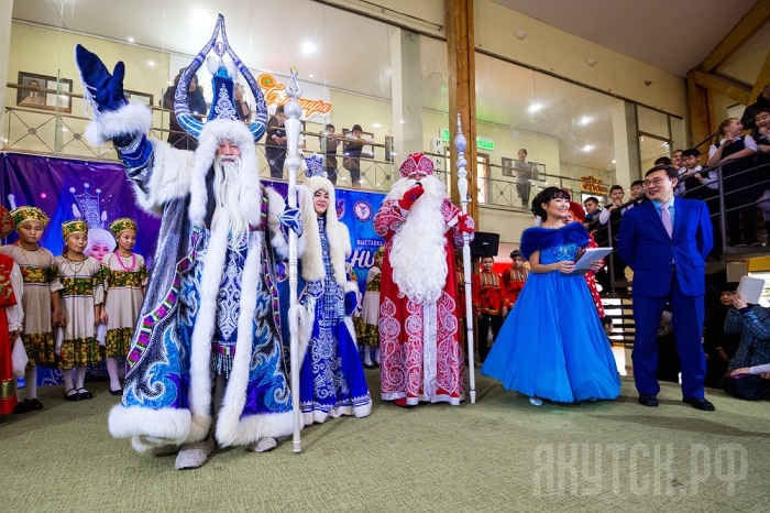 Предновогодняя сувенирная ярмарка открылась в Якутске