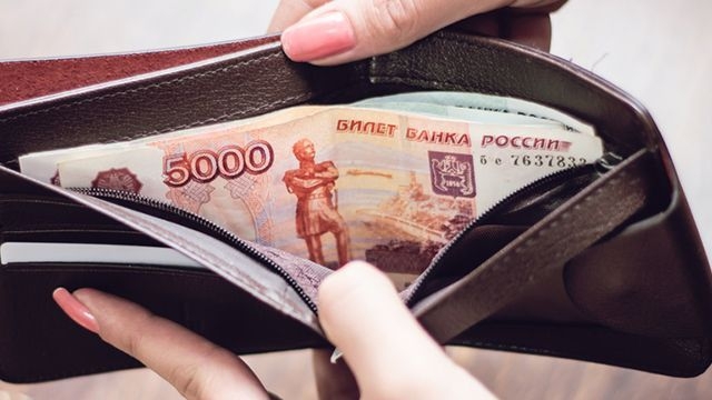 Житель Кангаласс забыл 115 тысяч рублей на банкомате