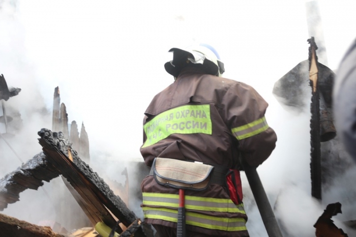 Устанавливаются обстоятельства гибели человека при пожаре в Якутске