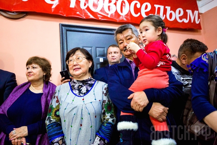 Новоселье справили семьи переселенные из аварийного жилья в Якутске