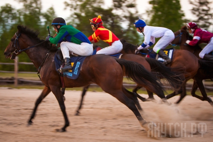 Команды Мегино-Кангаласского, Хангаласского и Амгинского улусов стали лучшими в конных скачках