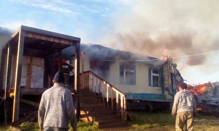 Прокуратура ищет виновных в пожаре возникшем в здании школы в селе Кытанах
