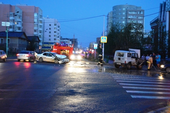 Женщина выпала из автомобиля УАЗ когда тот попал в ДТП