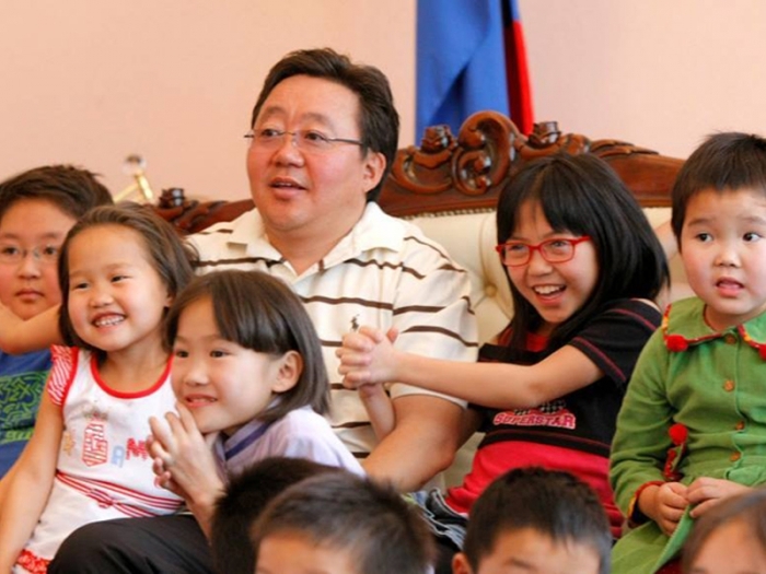 Достоин подражания: президент Монголии воспитывает 28 детей