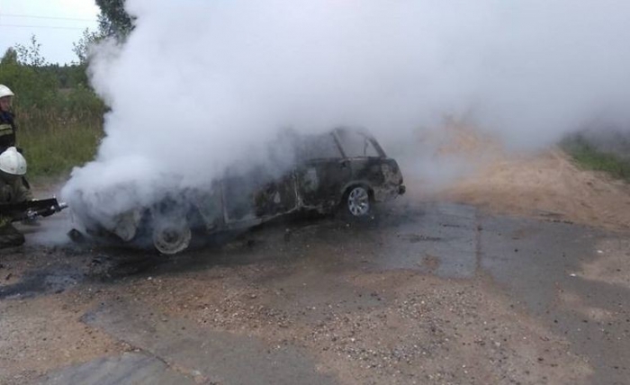 Автомобиль в Якутске и веранда частного дома в Нюрбе сгорели во вторник