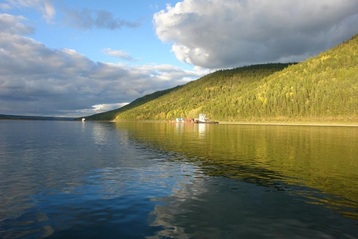 Возле Якутска повышается уровень воды реки Лена