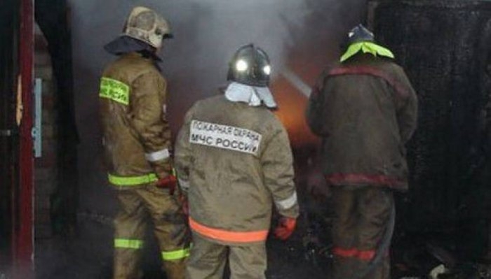 В Якутске от огня пострадал частный дом с пристроем