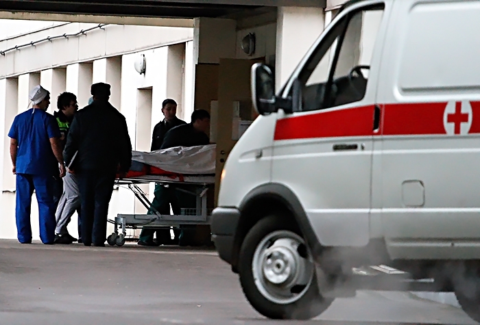 13 вахтовиков из Якутии прямо с трапа самолета доставили в инфекционную больницу Иркутска