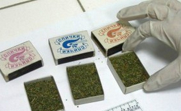 17 коробков с наркотой изъяли полицейские в Удачном