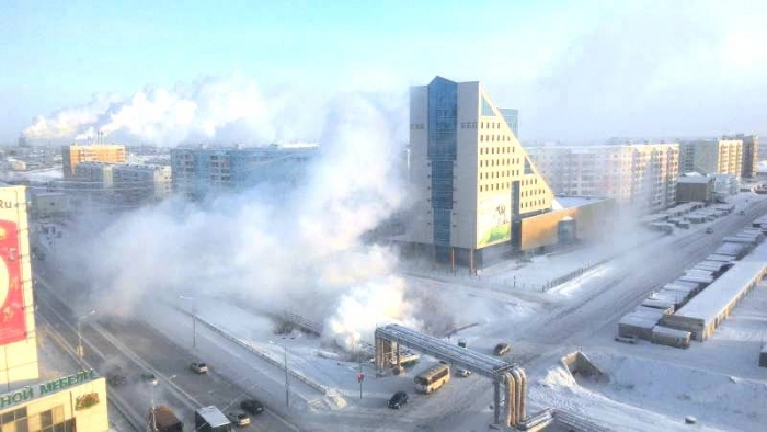 Жители Якутска приняли за аварию клубящийся пар из трубопровода в 203 микрорайоне