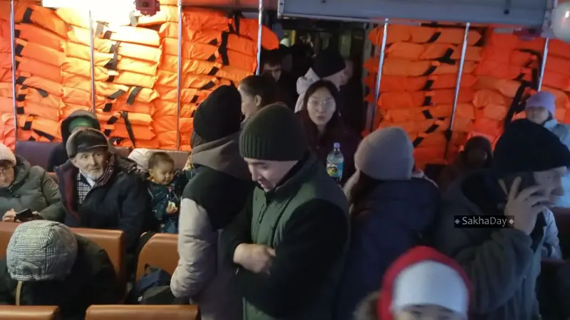 Возле Якутска сел на мель теплоход с пассажирами
