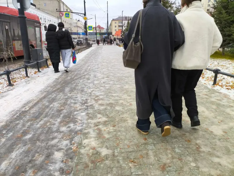 Из-за снегопада и гололеда отменены утренние автобусные рейсы из Якутска в четыре района