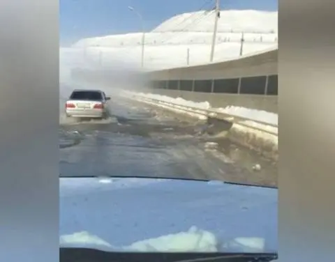 Разлив воды в Мирном произошел из-за выхода грунтовых вод
