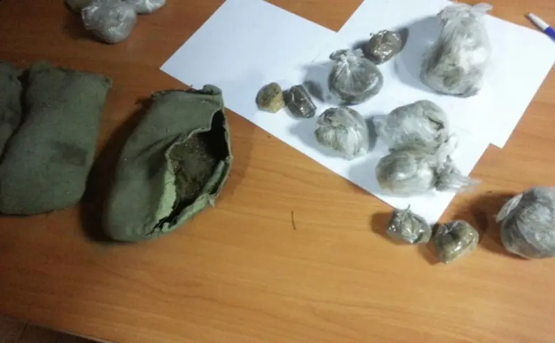 Хоккейную шайбу из золота и драгметаллы изъяли якутские полицейские