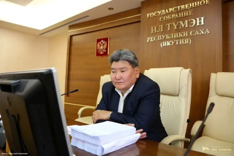Обыски в Ил Тумэн: депутатов не задерживают, но кое-какой кипиш есть