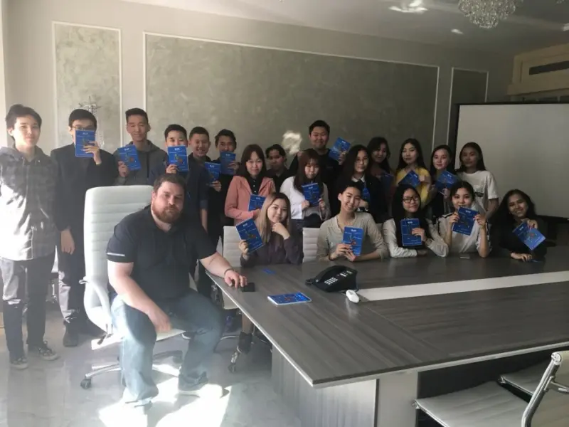 Старшеклассников Якутска учат планировать бюджет и избегать рисков