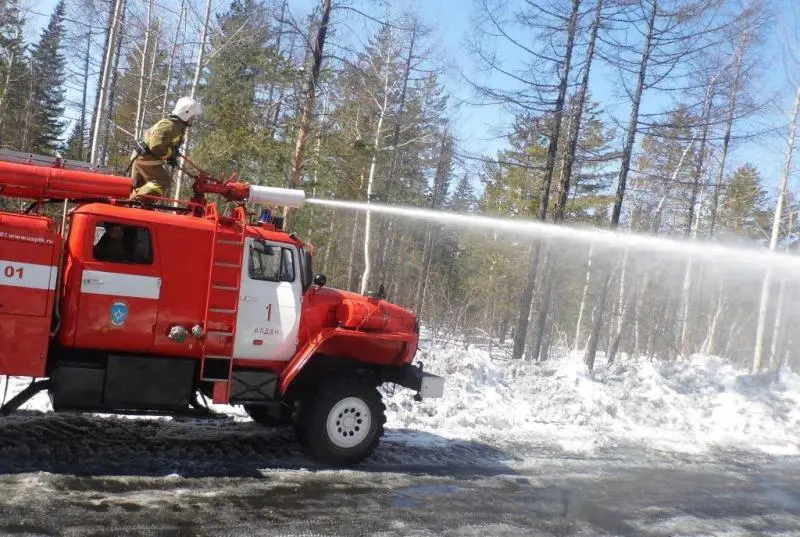 В Алданском районе ликвидирован пожар в двух квартирном жилом доме
