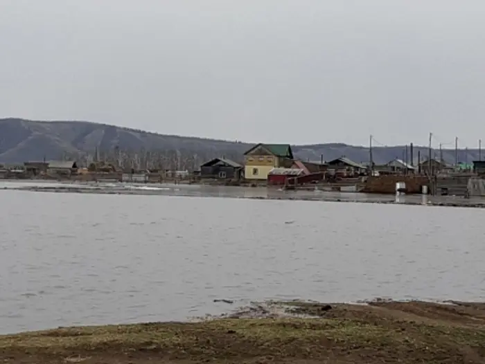 В Усть-Майском районе уровень воды снижается