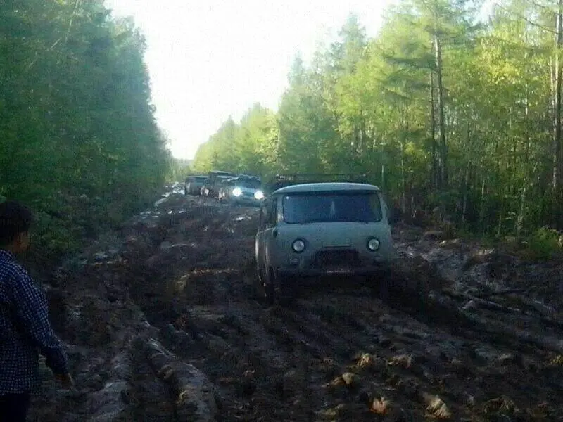 Из-за распутицы закрыты участки автодороги "Амга" для всех видов транспорта