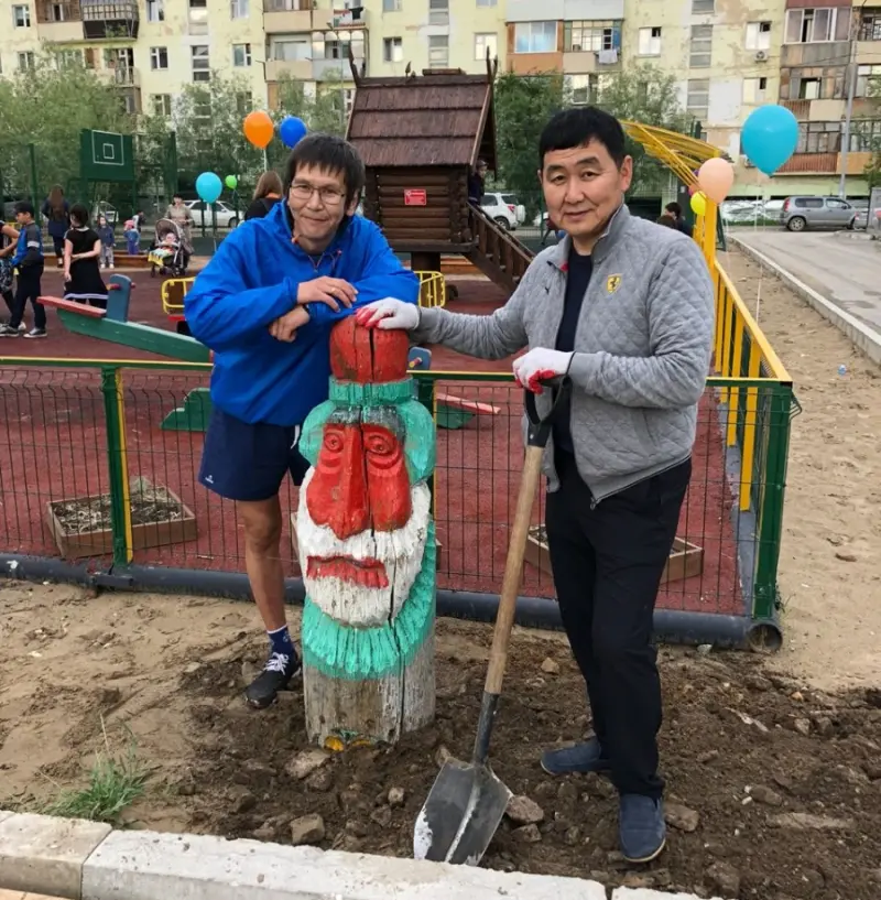 Предприниматель помог Александру ЯКНК установить спиленные сэргэ