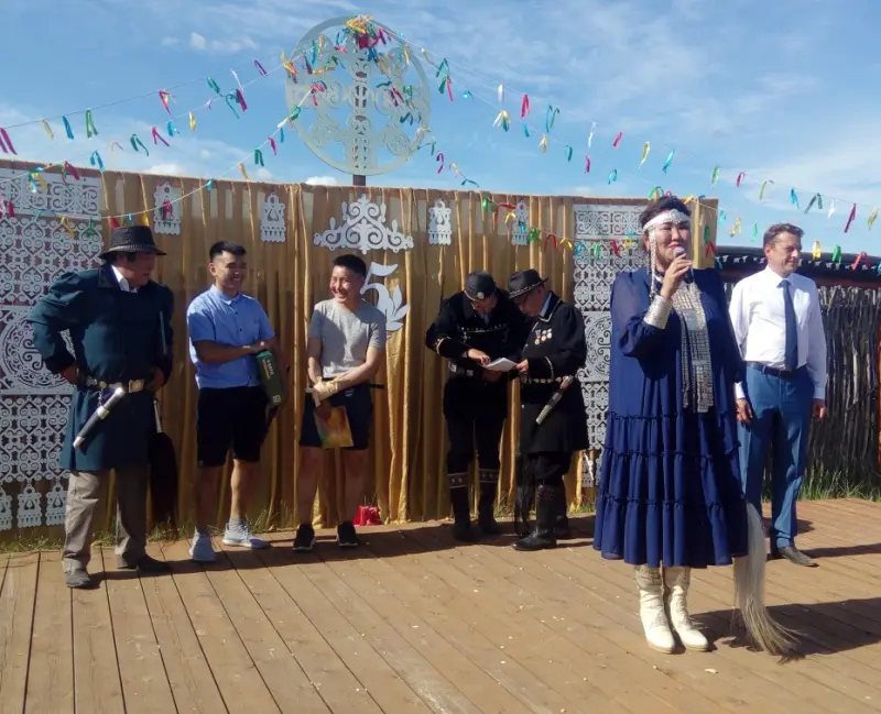 На конкурсе кузнецов показали искусство владения якутской батыйа