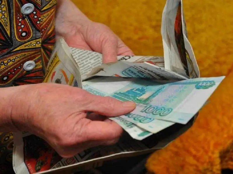 62-летняя пенсионерка свистнула 15 тыщ