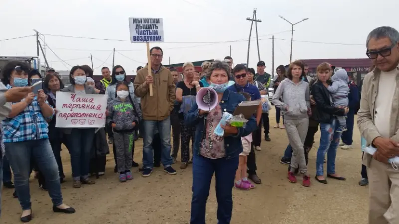В Мархе состоялся митинг "Имеем право жить в чистой среде, без запаха свинокомплекса!"