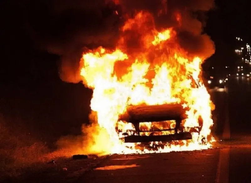 Пожарные вовремя ликвидировали возгорание в автомобиле