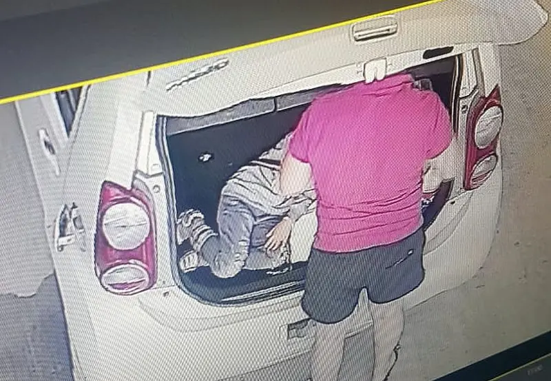 Инцидент с ребенком в багажнике взяли на проверку органы социальной опеки Якутска