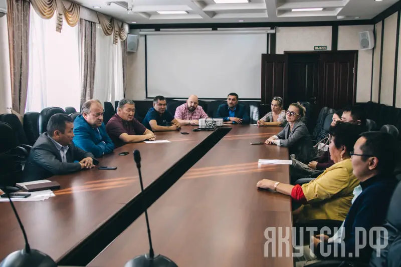 Дольщики «дома Саакяна» обсудили с мэрией ситуацию с его вводом