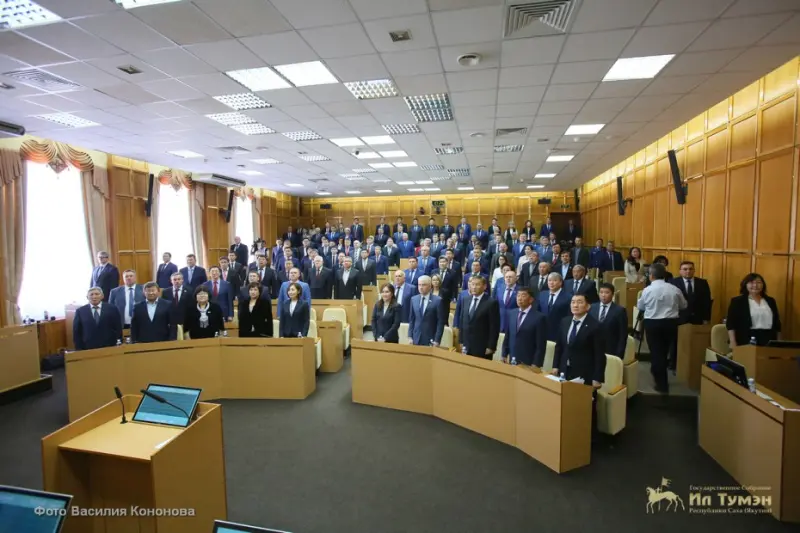 Госсобрание (Ил Тумэн) поздравляет с Днем государственности республики