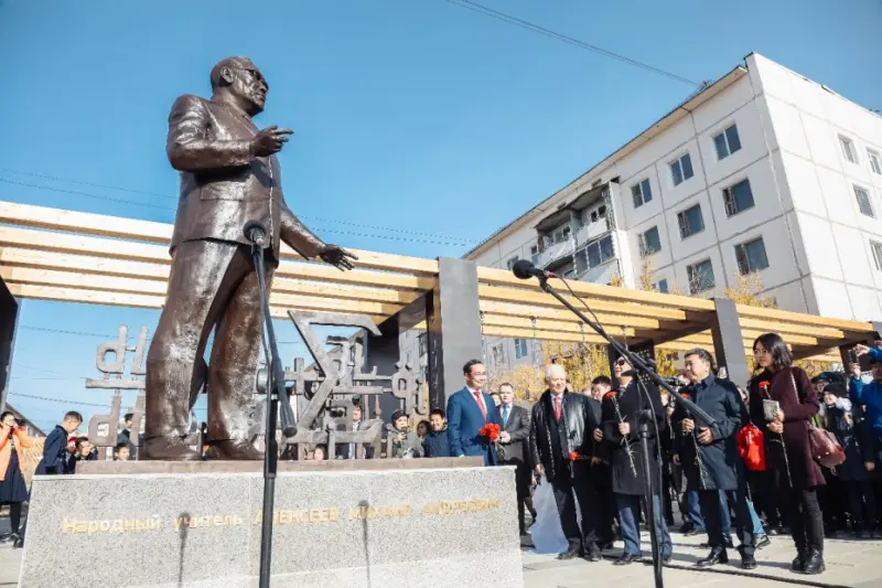 В Якутске открыли Бульвар учителя