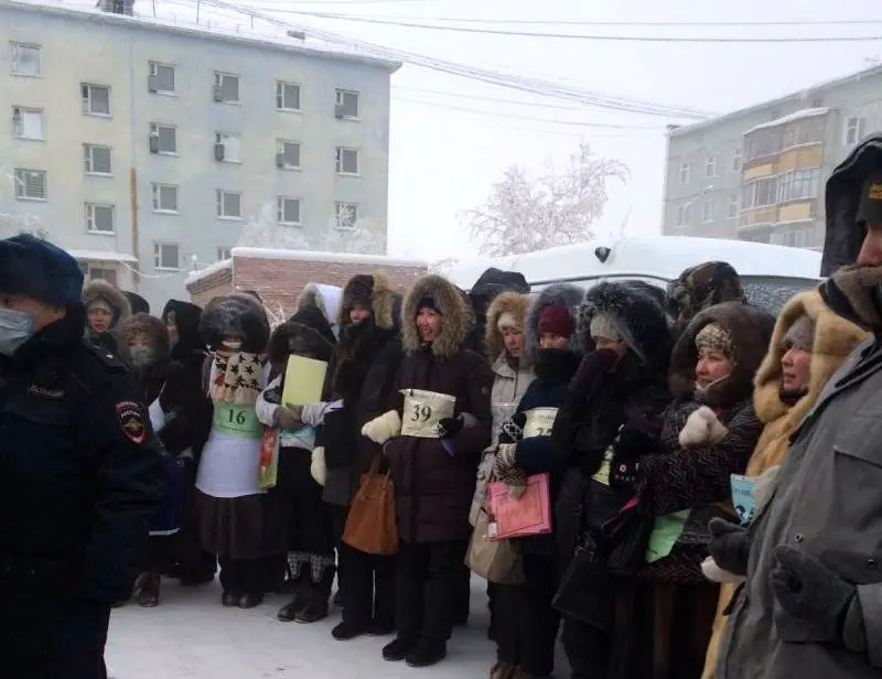 Стоять на морозе не придется: запись в первые классы городских школ будет проводится через интернет
