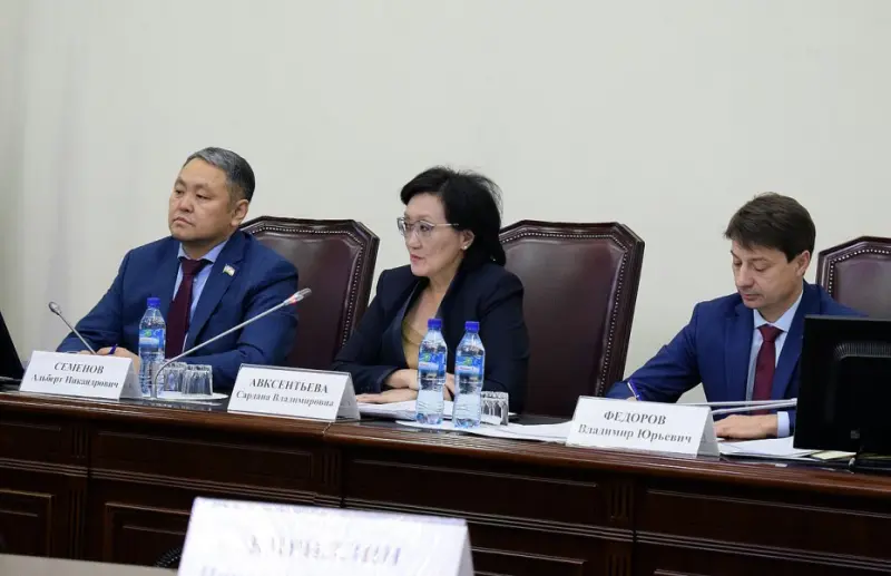 Сардана Авксентьева: нам нужно вместе с застройщиками найти общие подходы по реконструкции 17-го квартала