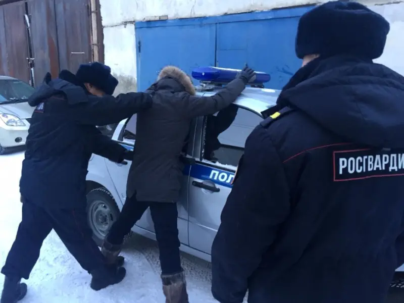 Росгвардейцы задержали хулигана, стрелявшего в окна ресторана