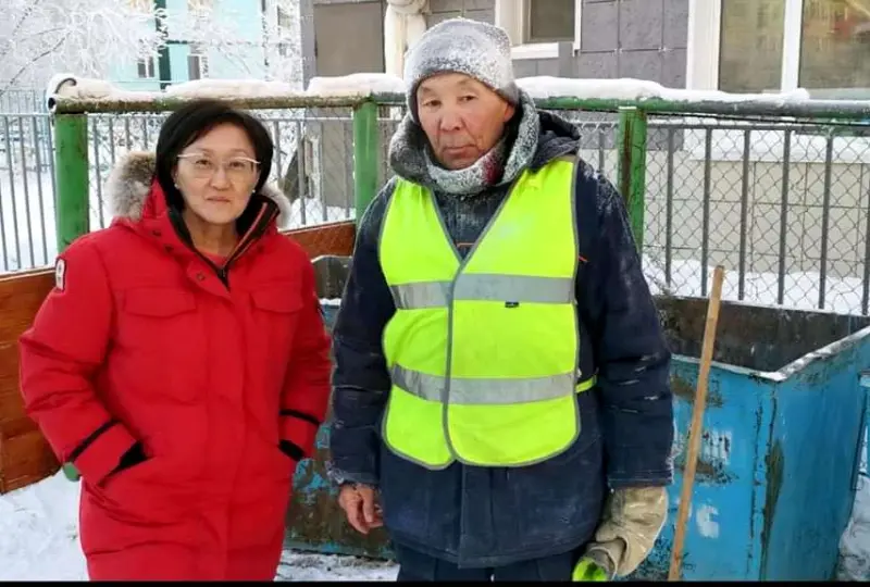 «В некоторых дворах чисто, а в спальных районах мусорные баки переполнены»: глава Якутска проверила вывоз мусора