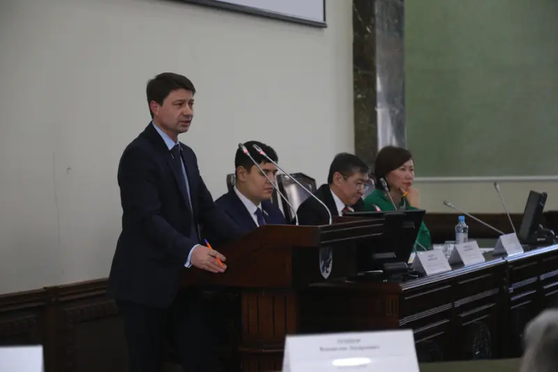 Владимир Федоров: «Для санитарных точек в частном секторе Якутска дополнительно изготовят 500 мусорных баков»