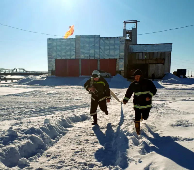 Как на пожар: пожарные расчеты «ЯТЭК» показали свои навыки по пожарно-прикладному спорту